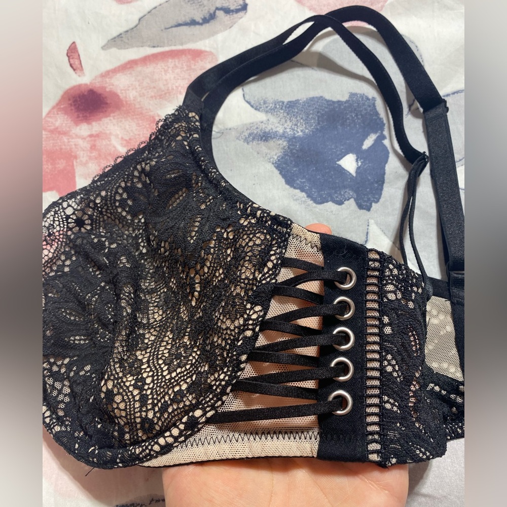 Victoria Secret Very Sexy Unlined Plunge Black Lace on Cream Size 32DDD - Picture 7 of 10
